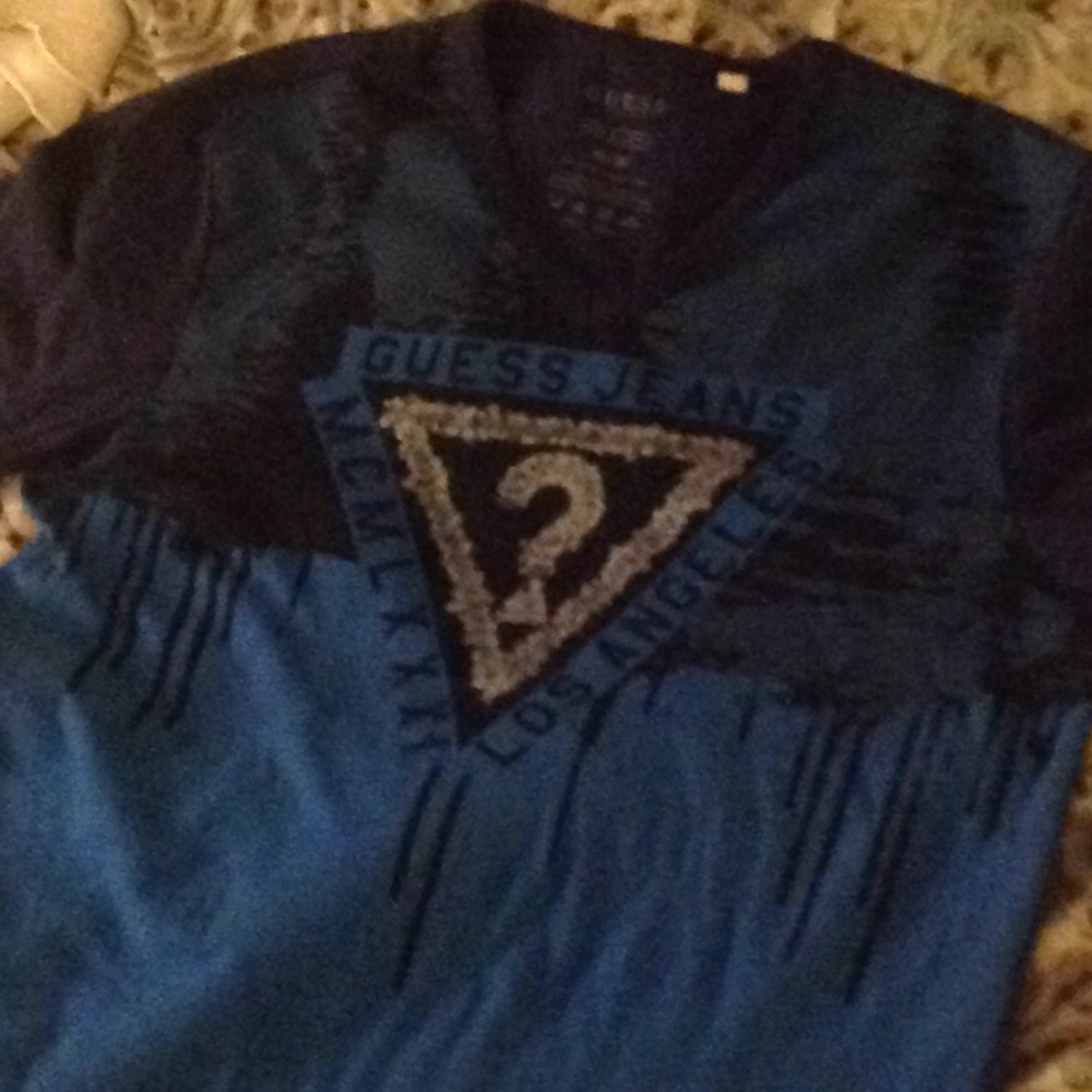 Guess T-shirt